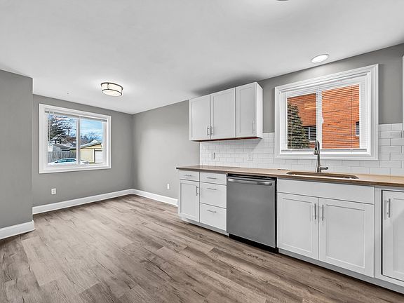 4th image of 9 Floreis Ct Unit 1