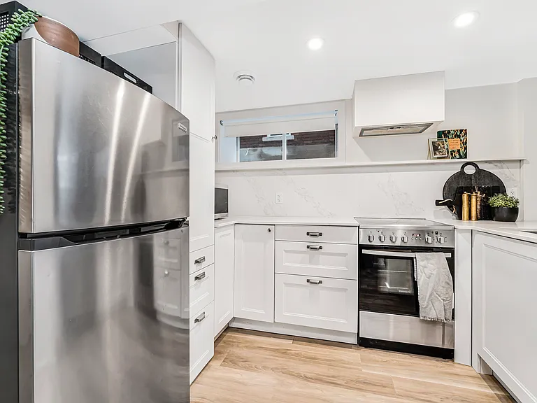 121 Hopewell Ave #B — Photo 12