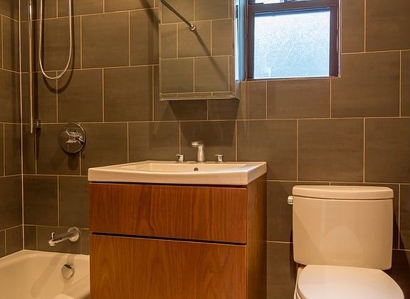 4th image of 262 W 15th St #2