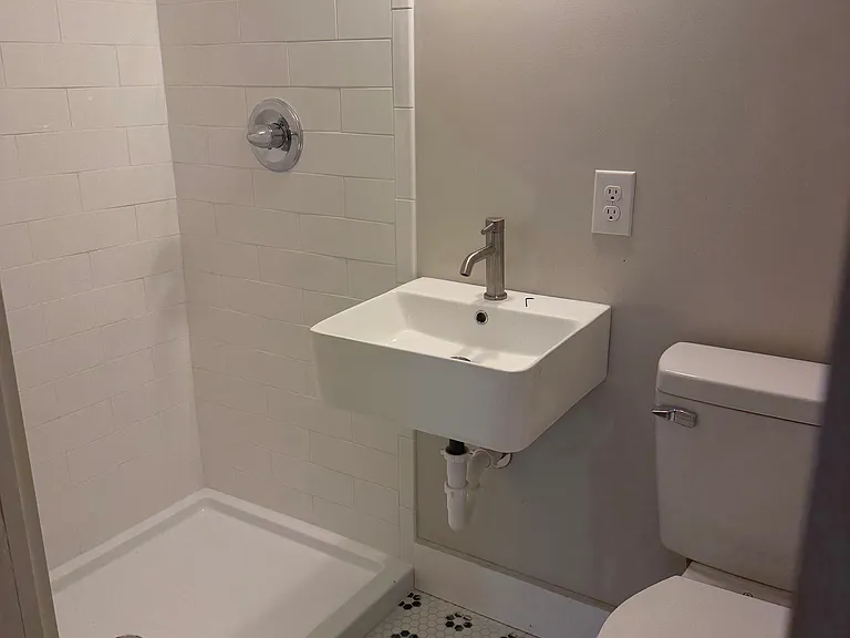 124 Huguenot St #201 — Photo 15
