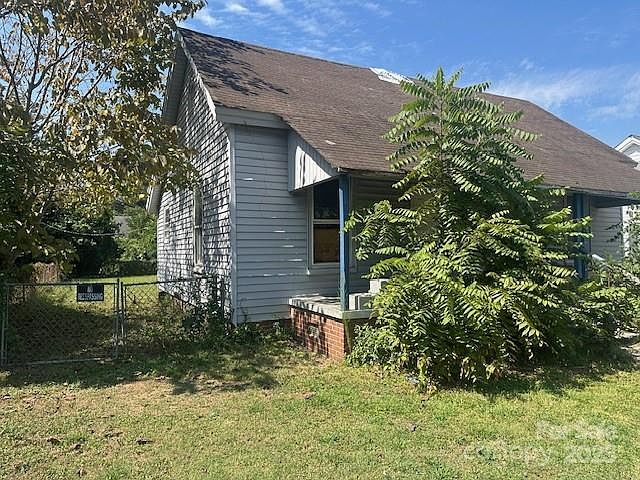 2nd image of 407 Florence St