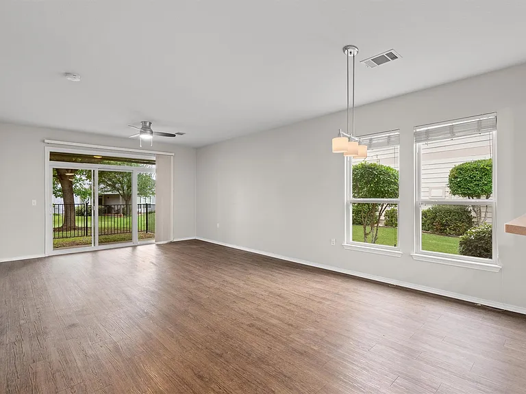 330 Portsmouth Dr — Photo 13