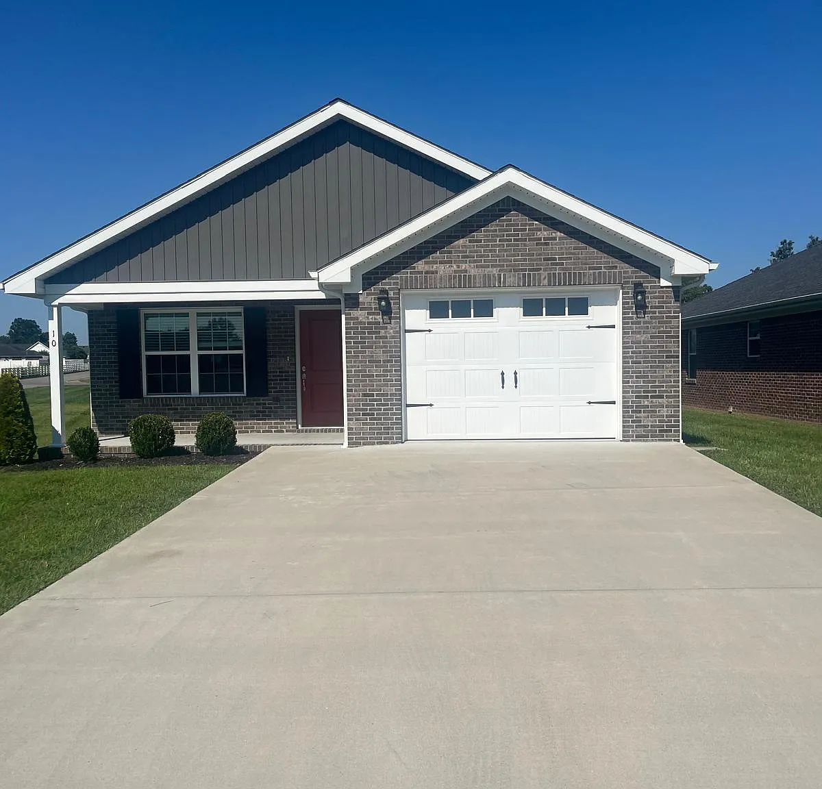 3 bed, 1250 sqft, $1,700 — Photo 1