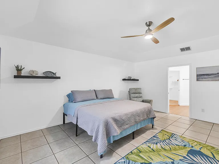 15829 Vincent Dr — Photo 30