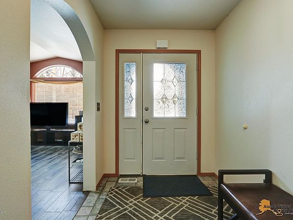 5th image of 7091 W Gladstone Ln