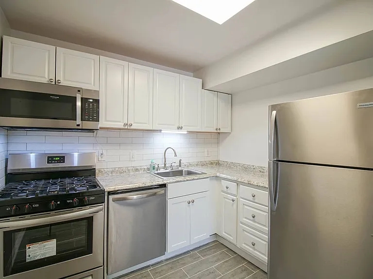6 Canterbury Sq #301B — Photo 14