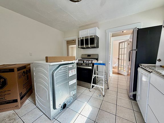 5th image of 175 Boston Ave #2B
