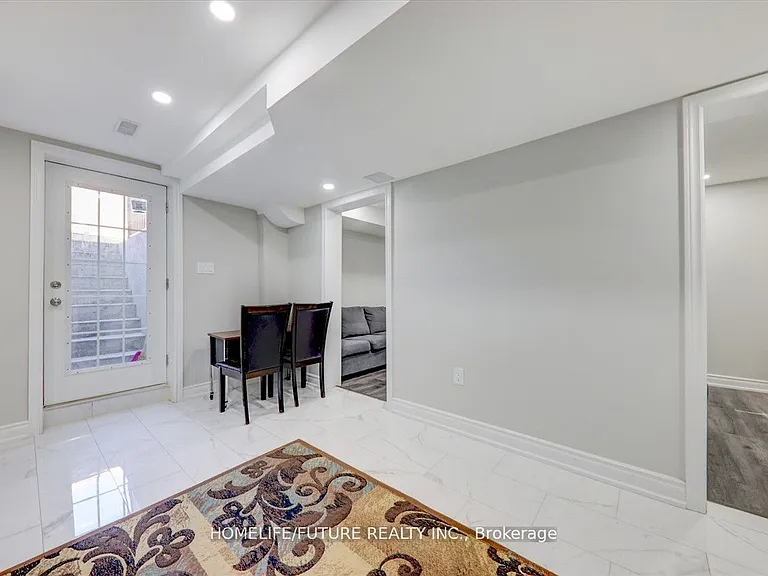 939 Miller Park Ave #BASEMENT — Photo 6