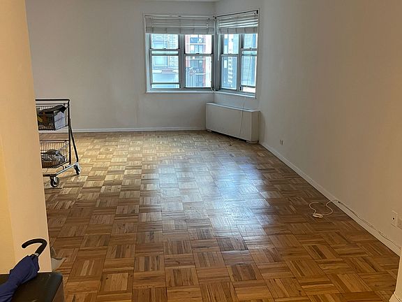 5th image of 300 E 40th St APT 24A