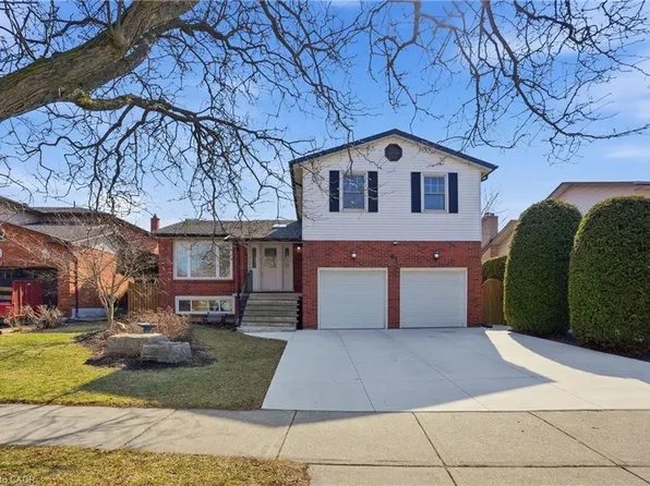 61 Seaton Place Dr, Hamilton, ON L8E 4A8
