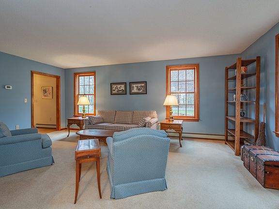 4th image of 23 King Arthur Dr