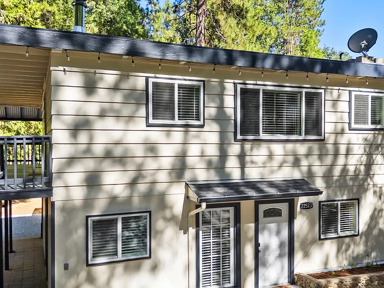 22523 N Tuolumne Rd #B — Photo 17