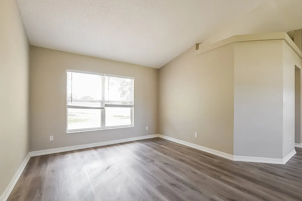 3 bed, 2.0 bath, 1638 sqft, $2,550 — Photo 3