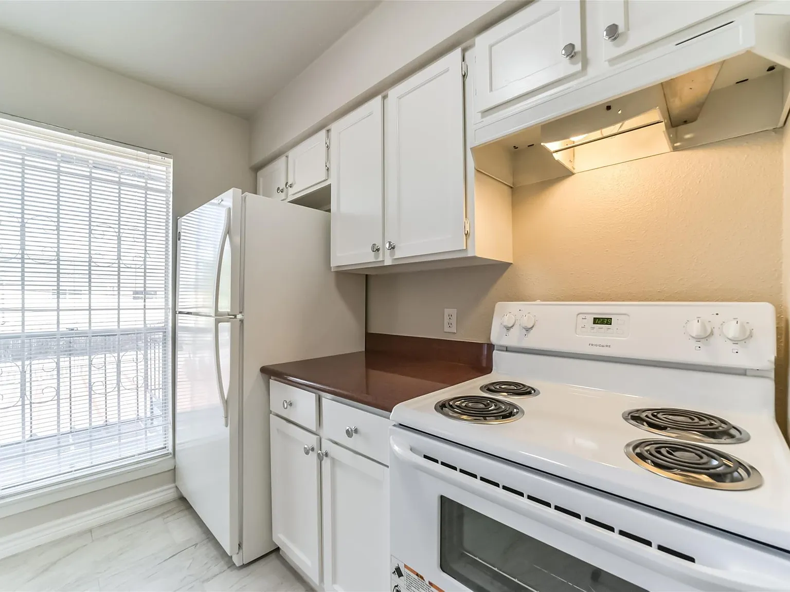 2 bed, 2.0 bath, 1078 sqft, $1,345 — Photo 3