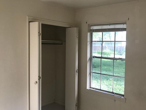 3rd image of 113 W Flynn Ave