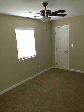 5th image of 306 1/2 San Juan Dr