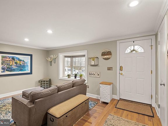 4th image of 5528 Falmead Rd