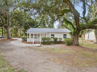 27 Miller Dr W, Beaufort, SC 29907