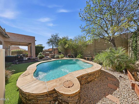 3rd image of 42820 N LIVINGSTONE Way