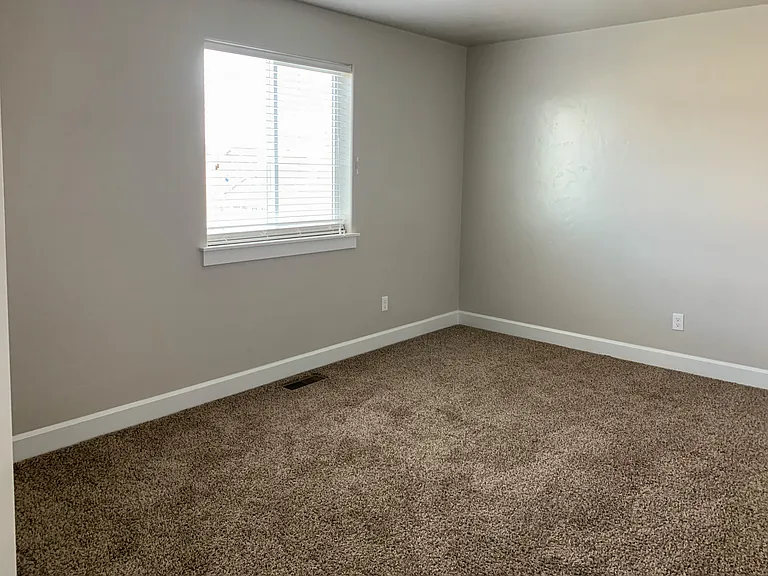 764 E Ionia Dr — Photo 18
