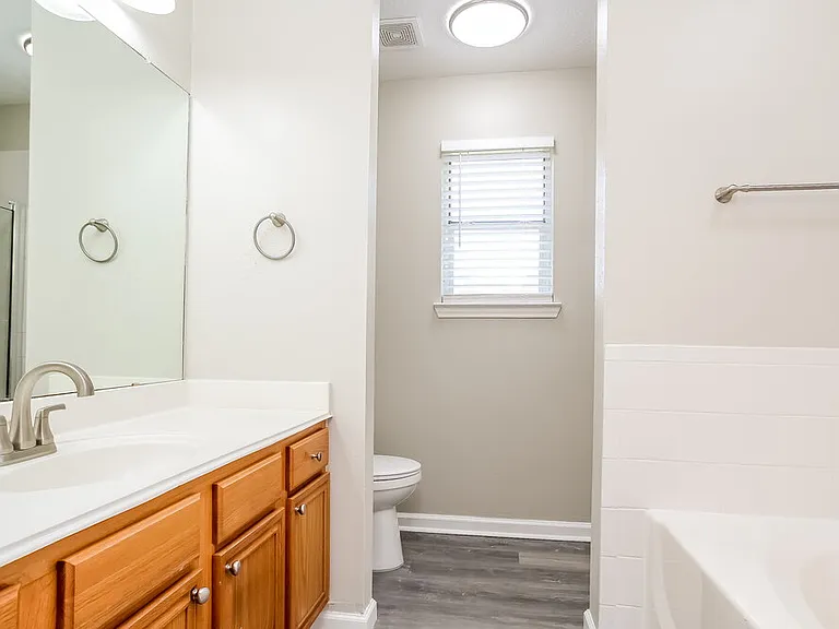 1528 Glen Oaks Dr — Photo 10