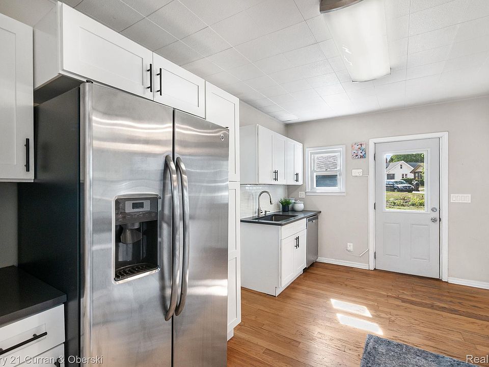 261 N Mill St, photo 15