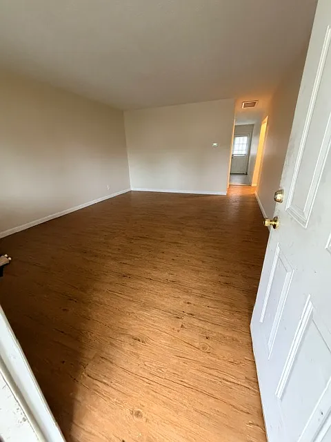 2 bed, 962 sqft, $1,200 — Photo 2