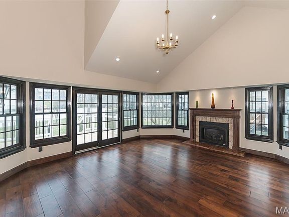 5th image of 304 Xavier Ct
