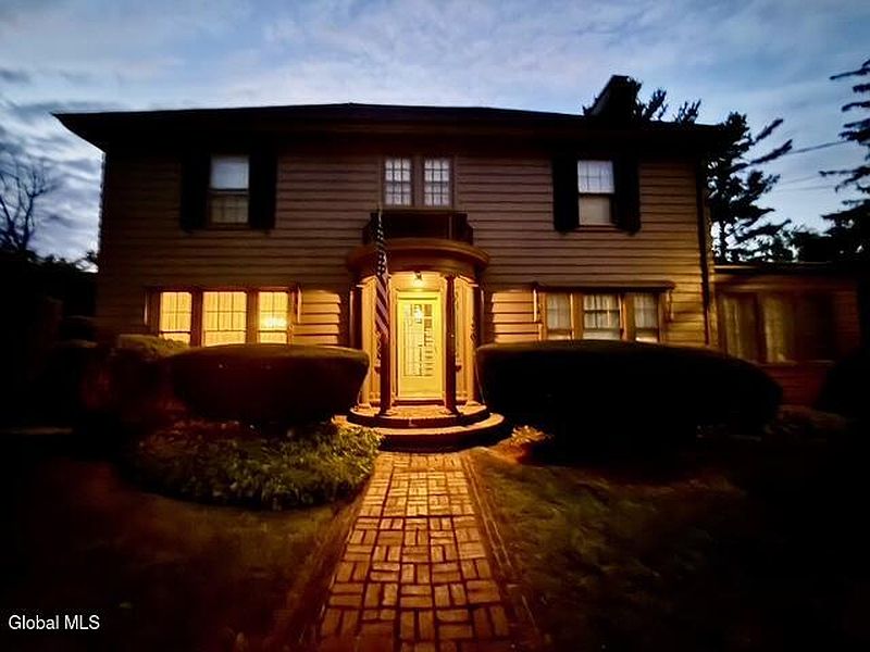 3rd image of 130 Walnut Street
