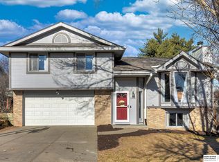 15928 O Cir, Omaha, NE 68135