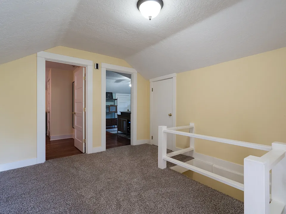 Landing (Second Floor)