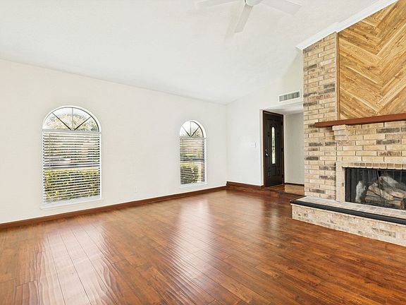 4th image of 490 Clear Creek Ln