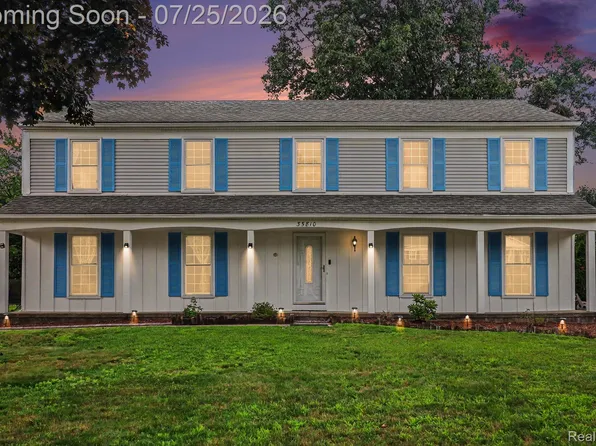 35810 Fredericksburg Rd, Farmington Hills, MI 48331