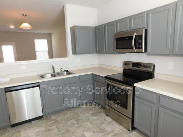 2633 Parrish Ct — Photo 4