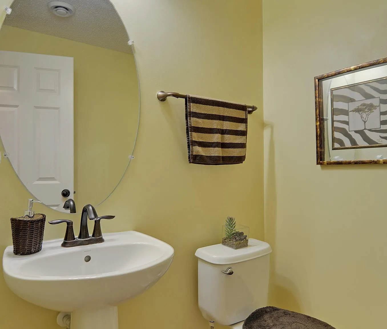 3 bed, 2.5 bath, 1608 sqft, $2,350 — Photo 3