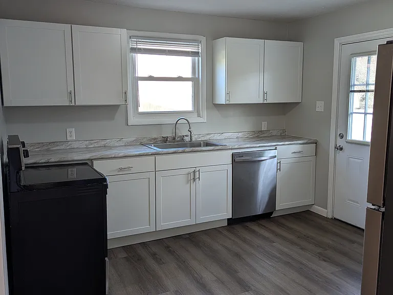218 S Moss Ave — Photo 6