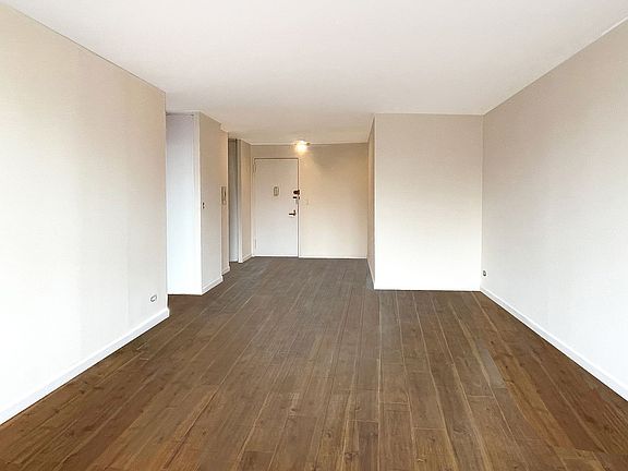 5th image of 301 E 79th St APT 18M