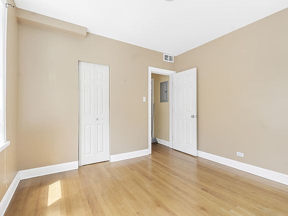 3rd image of 1747 W Pratt Blvd #2N
