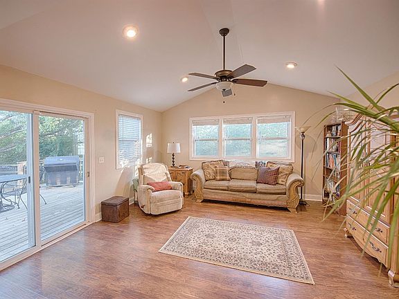 4th image of 6023 Squirehill Ct