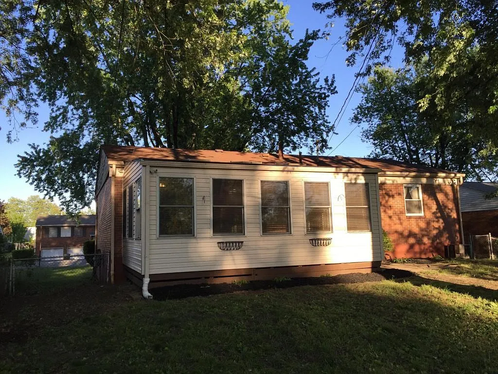 5547 Roche Dr photo 1