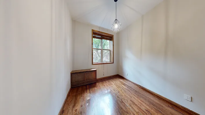 Rented by Bond New York | media 38