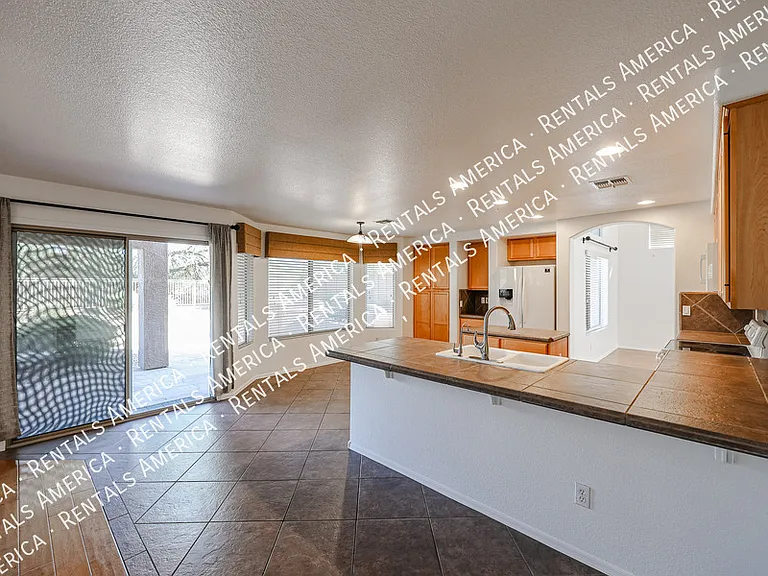 33251 N Symer Dr — Photo 5