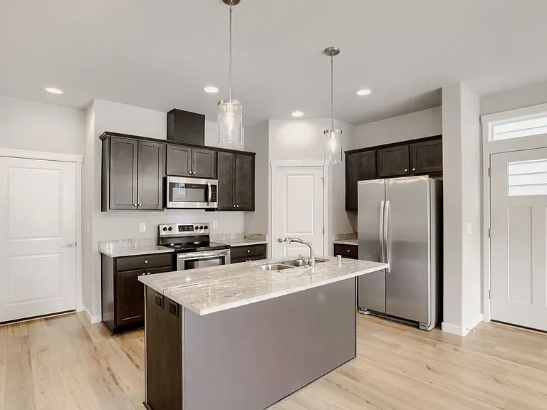 Lincoln Townhomes — Photo 4