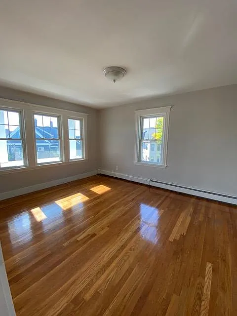 3 bed, 9999 sqft, $3,300 — Photo 2