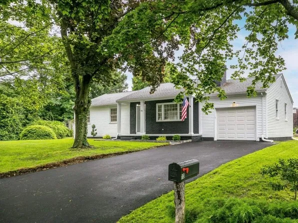 73 Berry Ln, Bristol, RI 02809