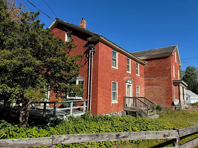 4th image of 2073 Creek Road
