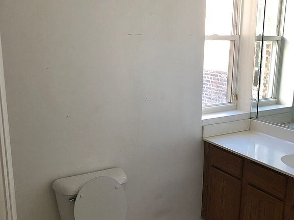 5th image of 7012 S Paxton Ave APT 3-S
