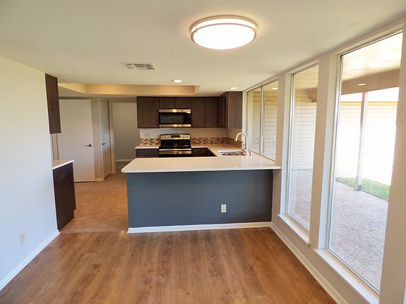 3rd image of 6514 Mission Hills Dr