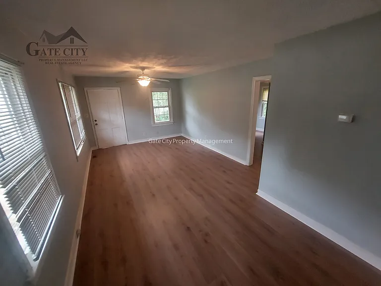 1218 Guyer St — Photo 5