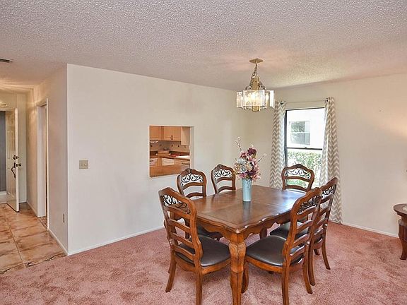 2nd image of 685 Oak Hill Cir
